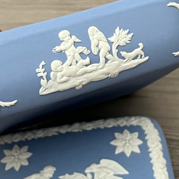 Vintage WEDGWOOD Blue JASPERWARE Square Trinket Box Lid Mythology - Picture 10 of 11